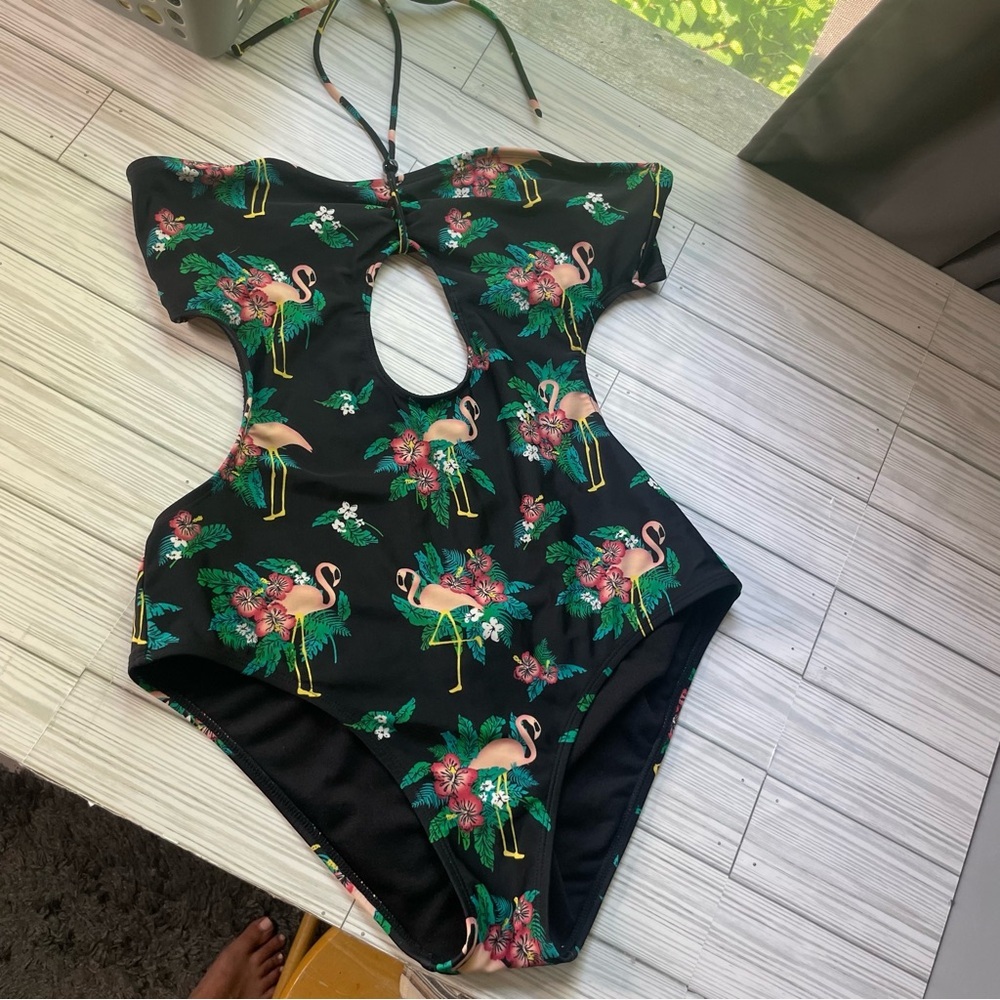 Kirra one piece Floral Flamingo Cutout Swimsuit size‎ large